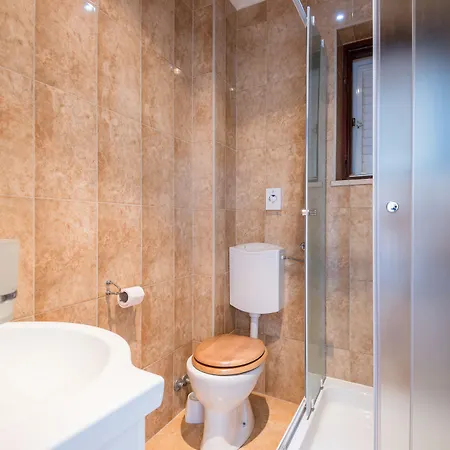 Voinic 3 بيت ضيافة 3*